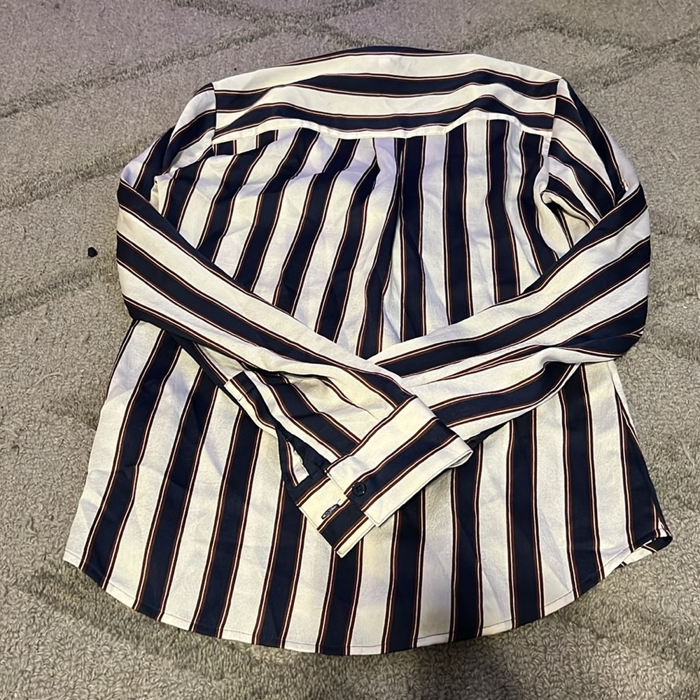 Women’s Express Button Up. - Picture 3 of 3
